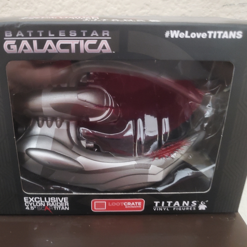 LOOTCRATE LEGENDARY Battlestar Galactica exclusive